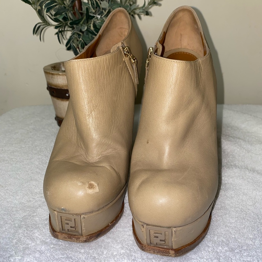 FENDI HEELS - Picture 4 of 11